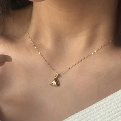 آویز مثلث